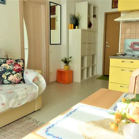 Geltoni Apartamentai