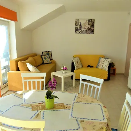 Geltoni Apartamentai Апартаменты