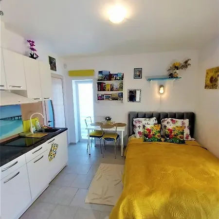 Апартаменты Geltoni Apartamentai