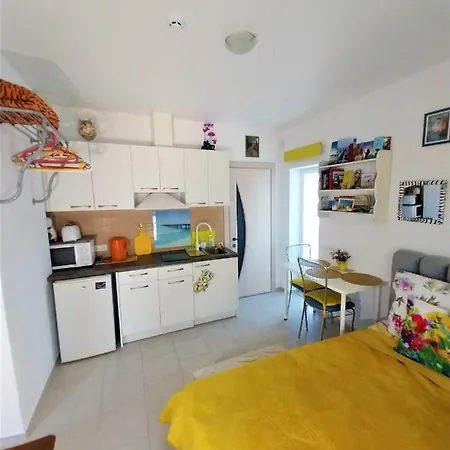 Geltoni Apartamentai