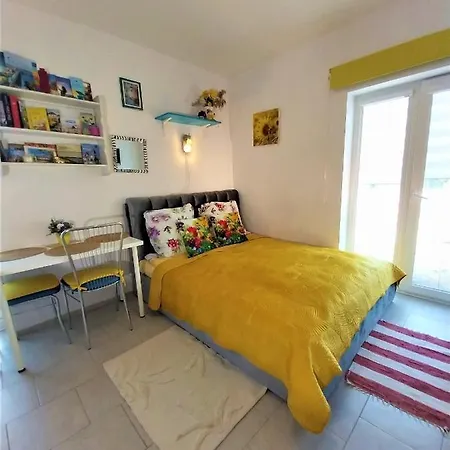Geltoni Apartamentai Apartamento