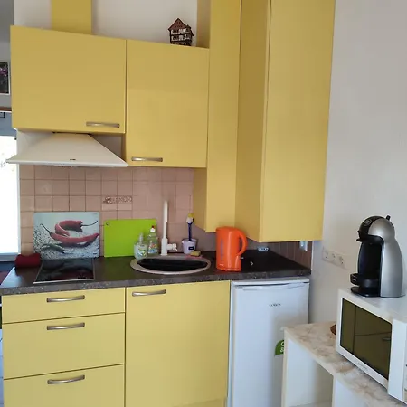 Geltoni Apartamentai Apartamento