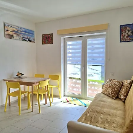 Apartamento Geltoni Apartamentai