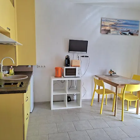 Geltoni Apartamentai Palanga