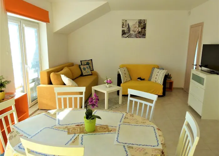 Geltoni Apartamentai Апартаменти