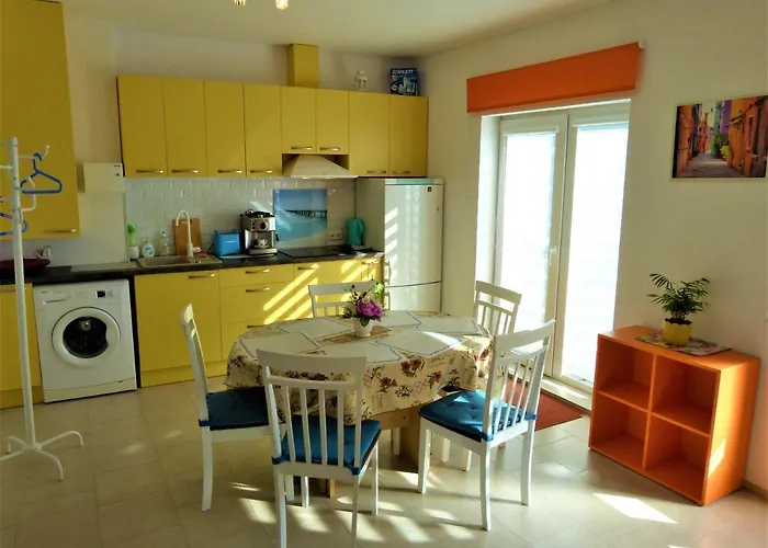 Geltoni Apartamentai *