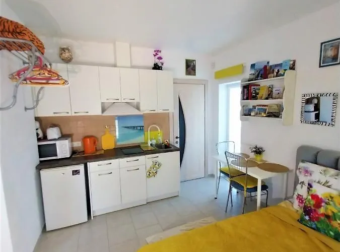Geltoni Apartamentai
