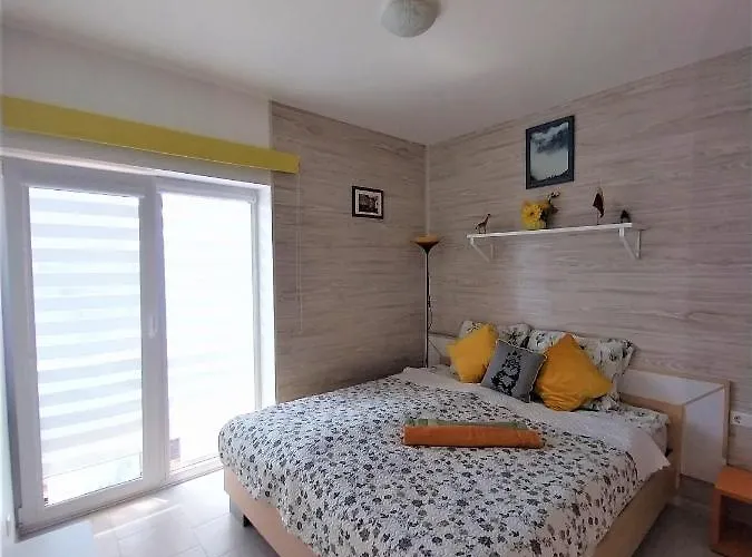 Апартаменти Geltoni Apartamentai